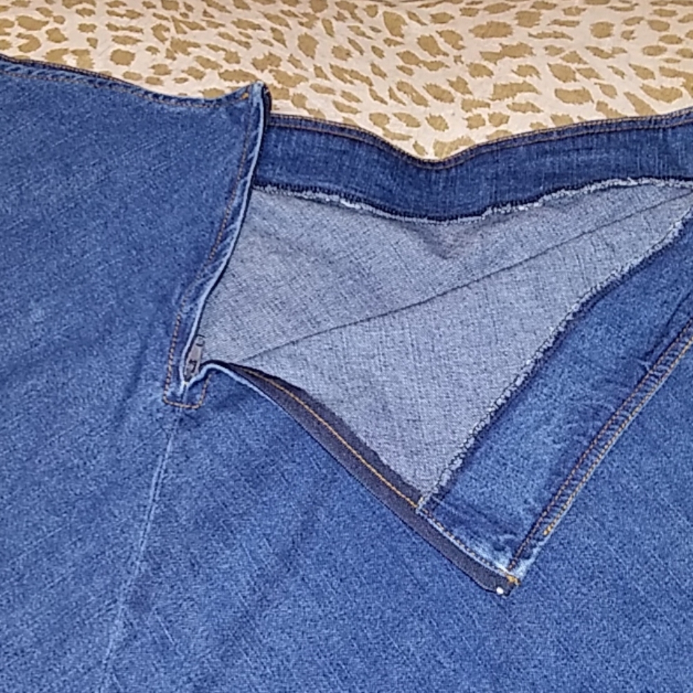 Skirt - Picture 2 of 2